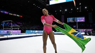 Mondiaux : Rebeca Andrade sacrée au saut devant Simone Biles